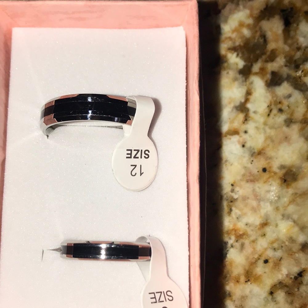 NWT Beautiful set of wedding bands stainless steel
